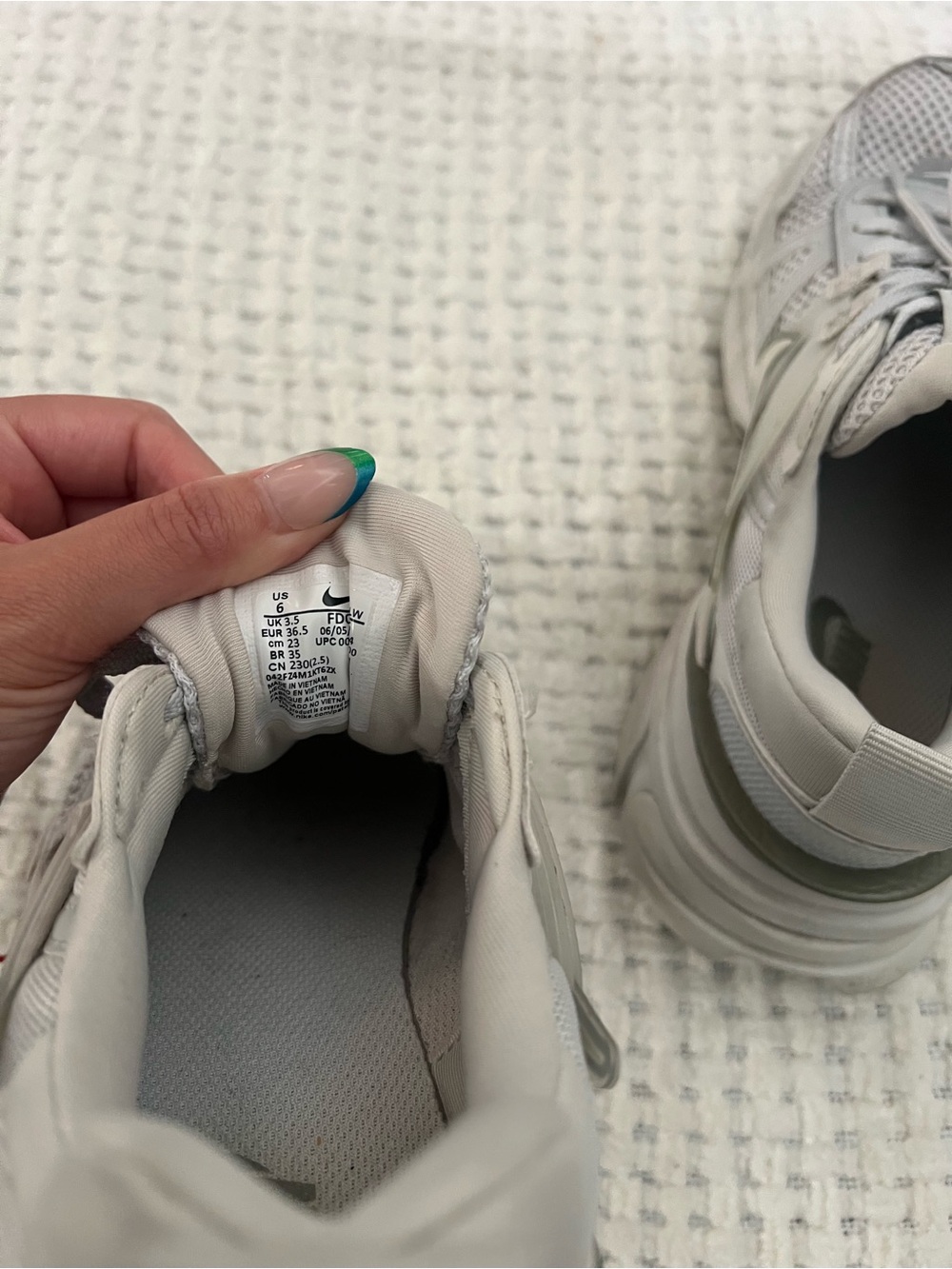 Nike Women’s V2K Run Shoes size 6 - Picture 11 of 11